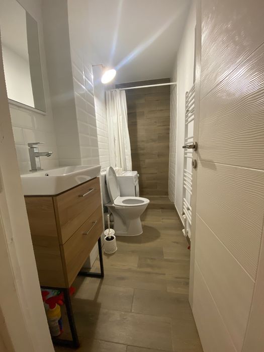 Inchiriez apartament cu 3 camere
