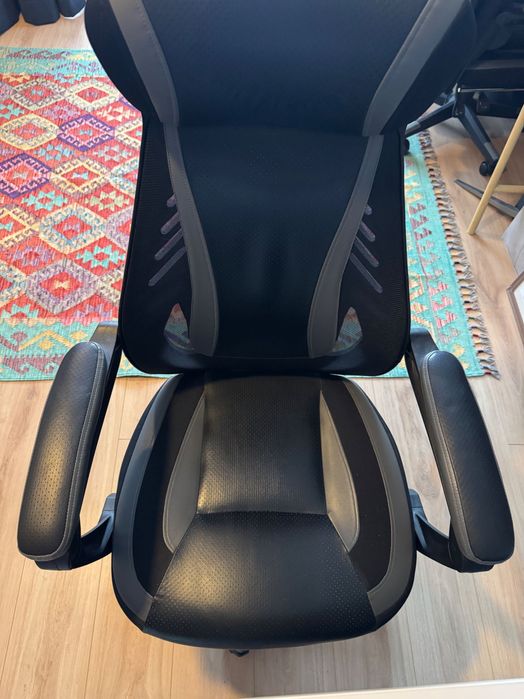 ОФИС СТОЛ леко използван