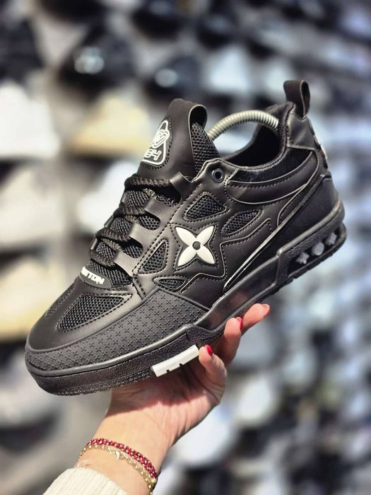 Мъжки сникърси обувки цветове черни и бели