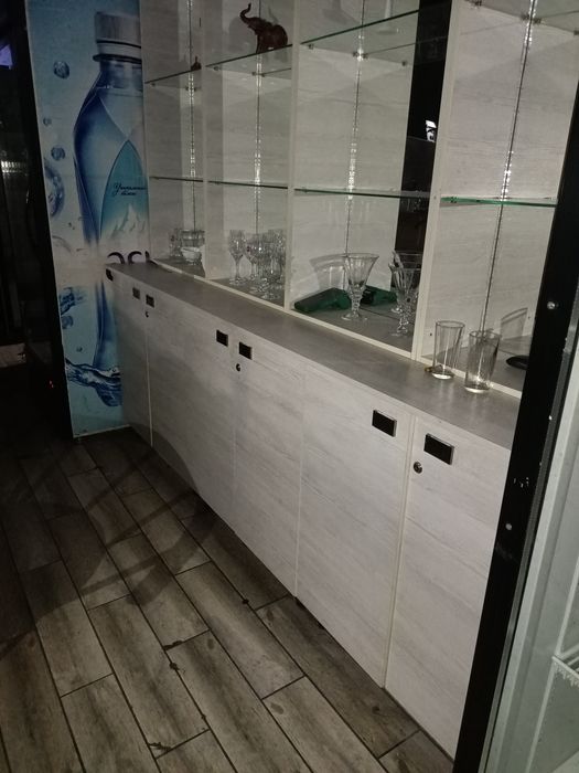 Продам барный шкаф