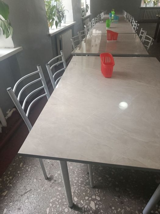 Stol va stullar kamplekt yangi sotiladi