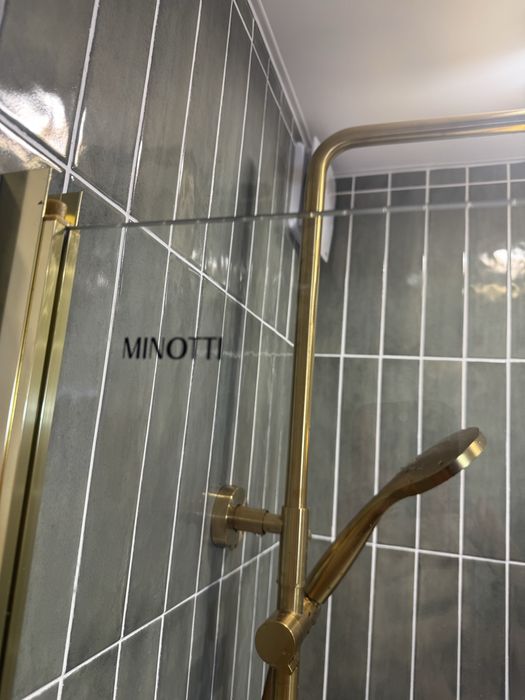 Продам стекляную шторку Minotti