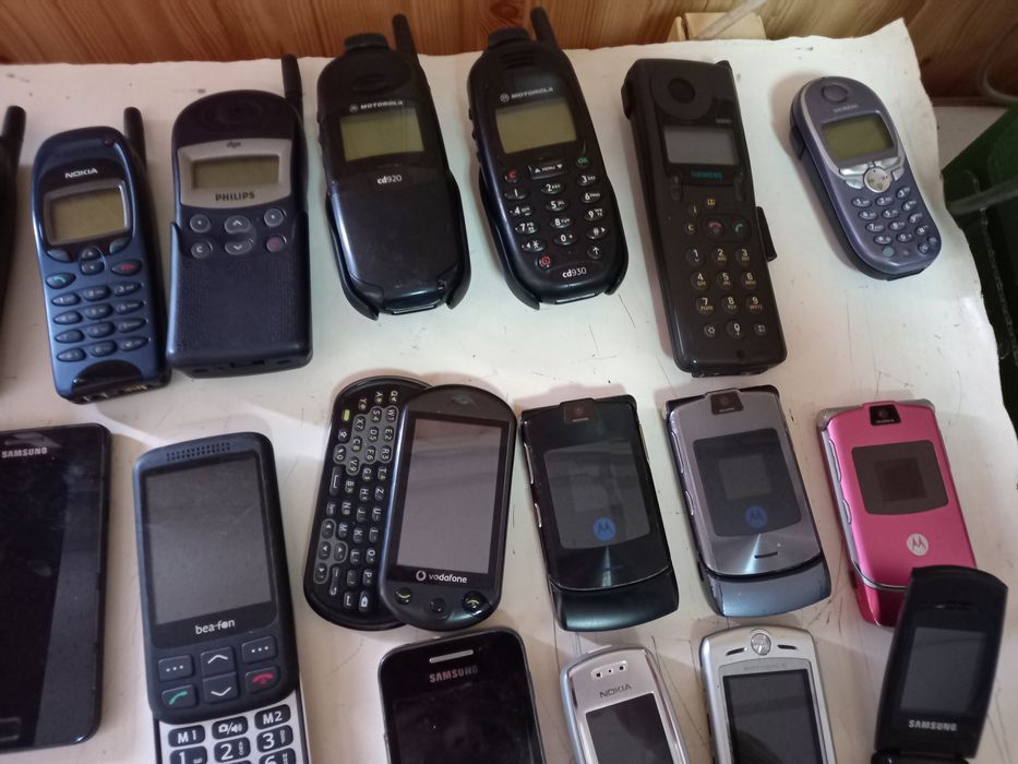 Vand/schimb lot 50 telefoane Nokia, Samsung,Motorola, BlackBerry