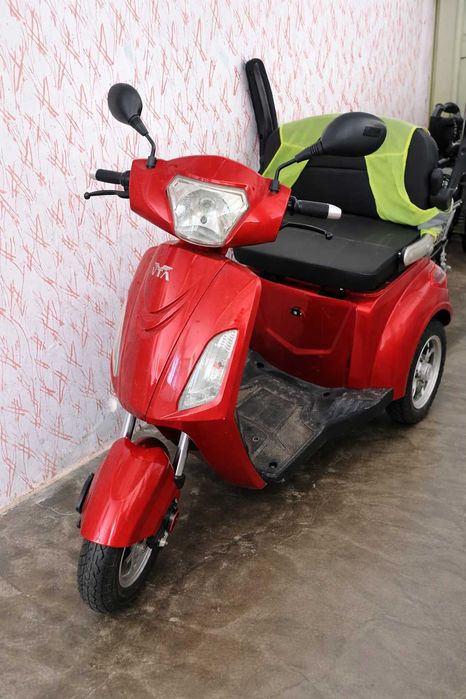 Vând scuter electric 3 roti