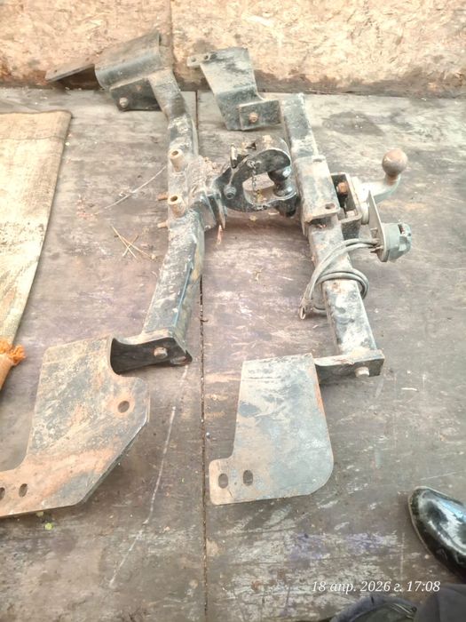 Фаркоп от крузака.Потходят к любой автомобилья