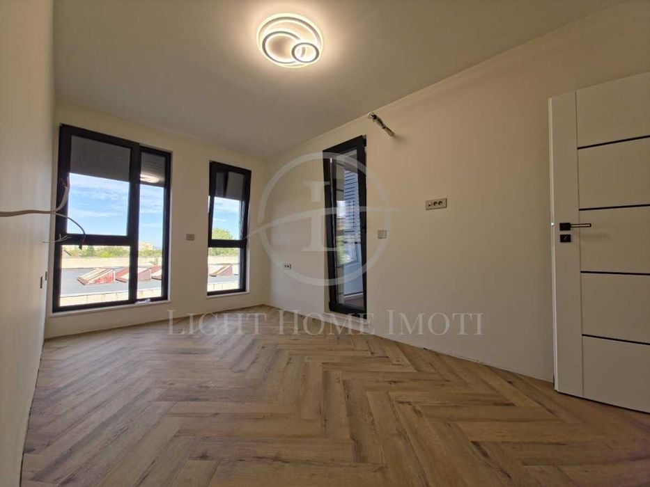 Продава се Тристаен апартамент в Пловдив, Каменица 2 - 113 кв.м за 1921 €/кв.м - Снимка #6