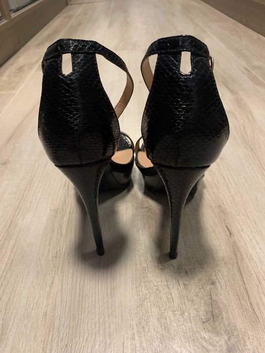 Черни дамски сандали на висок ток змийска кожа