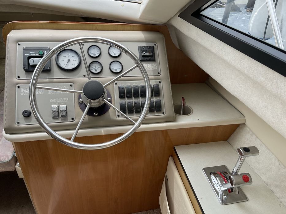 Ambarcatiune Flydbrige 2858 Lux Ciera Mercruiser 350 MPI 220 ore
