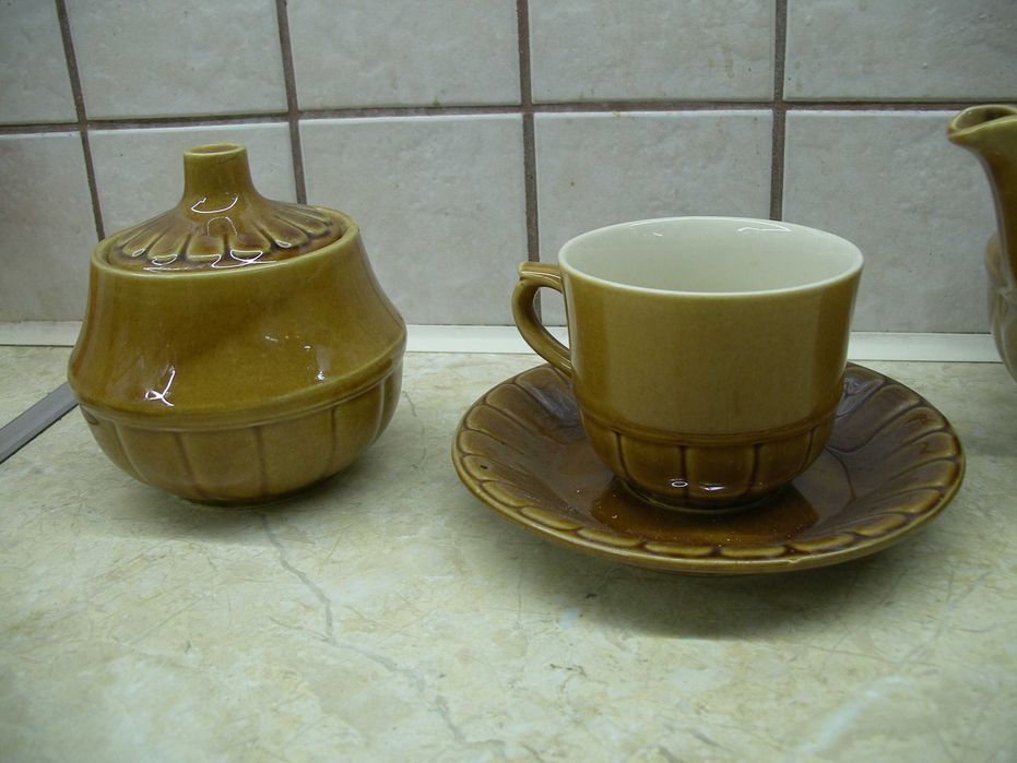 Стар сервиз за кафе и чаи.