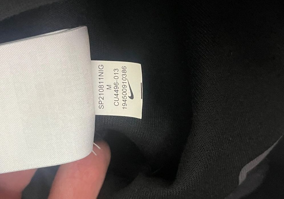 Pantaloni tech în stare excelenta