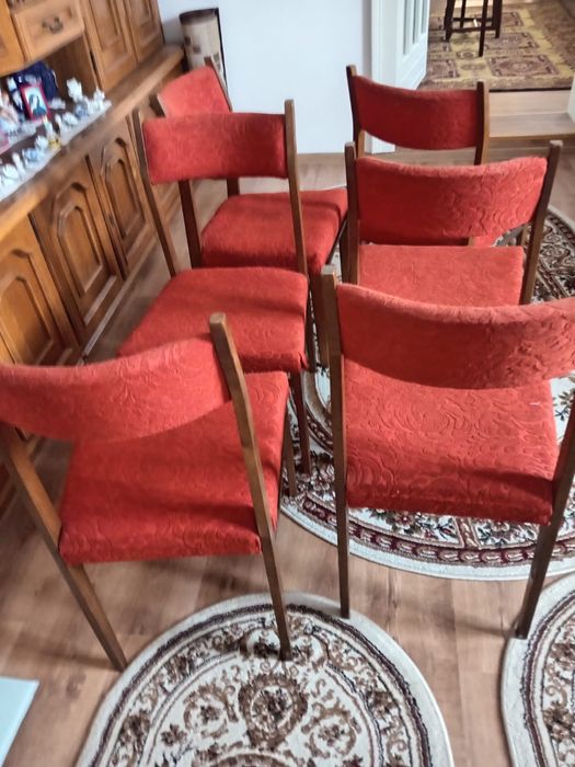 Vand  6 scaune tapitate