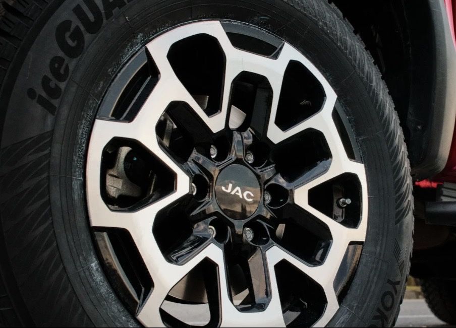 Продам комплект шин с дисками