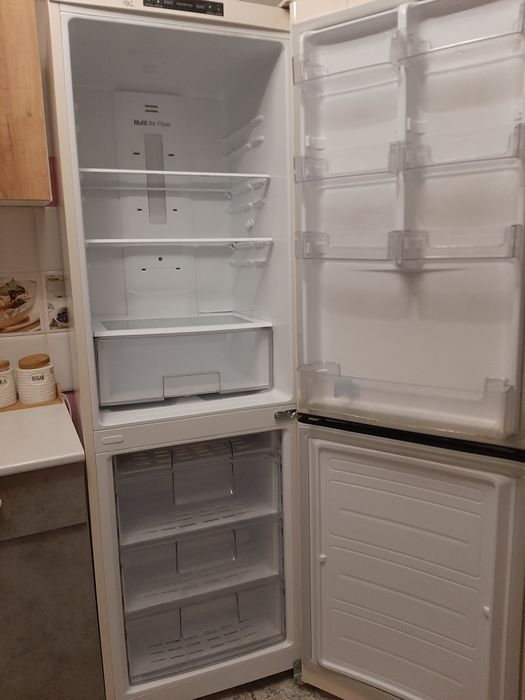 Продаётся холодильник LG NO FROST