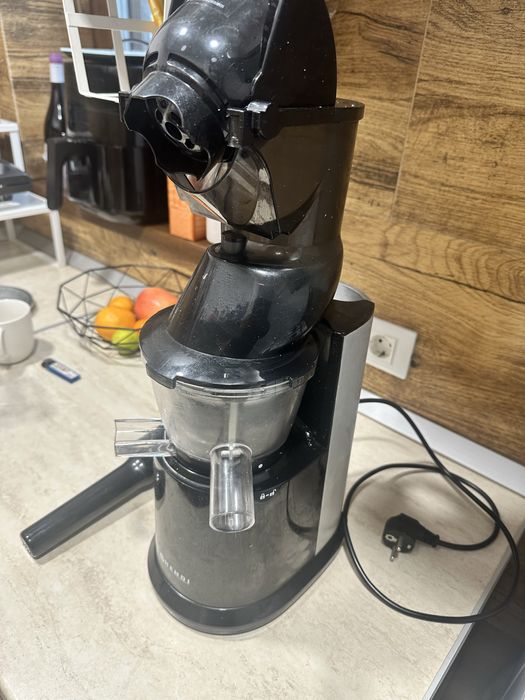 Storcator fructe prin presare la rece