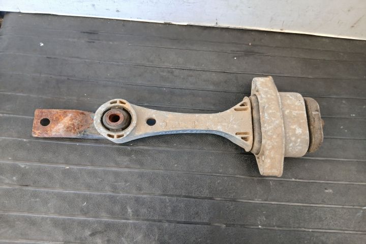 Tampon antibalans 1J0199851 1J0199851 Volkswagen VW Bora prima genera