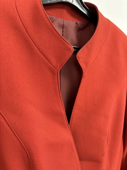 Продам костюм красного цвета