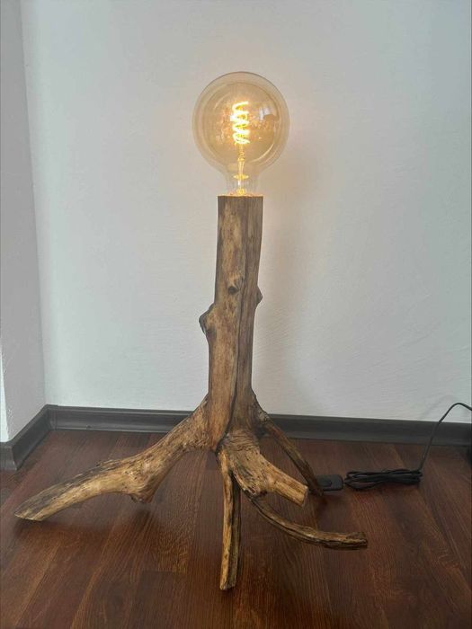 Лампи от естествен материал.