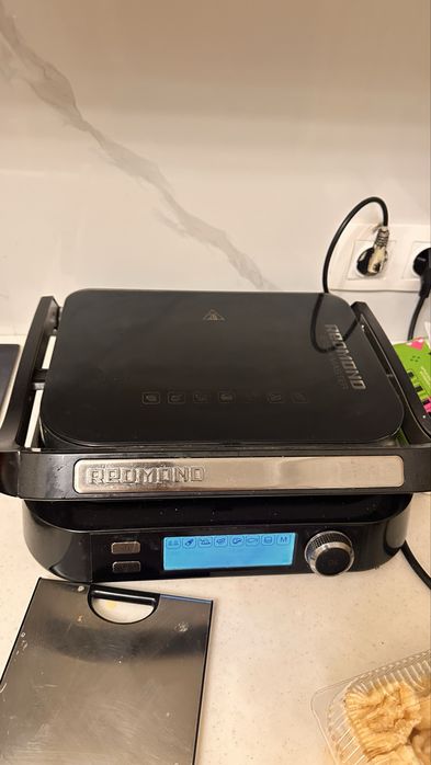 Гриль RED Solution RS_RGM-G850P черный