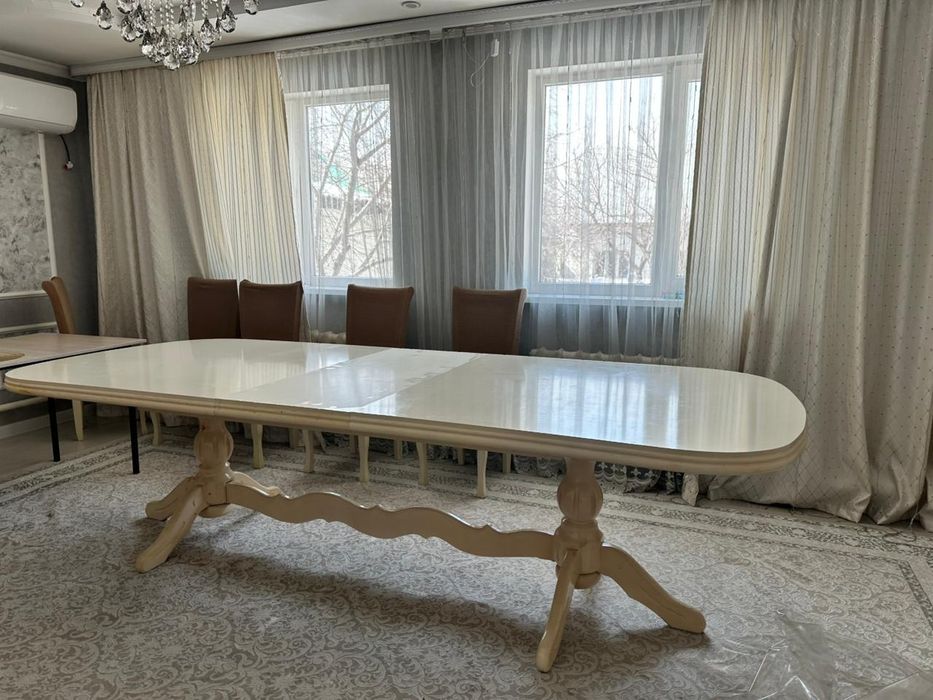 Стол сатылады шанырак 2 де тур