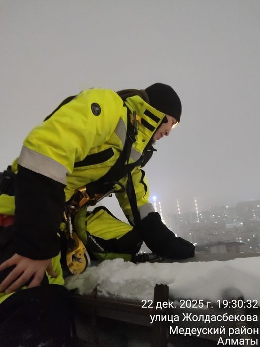 Альпинисты. Альпинист команда. Все виды высотных работ