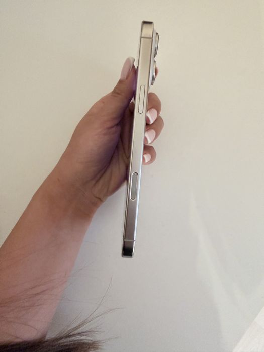 Продам iPhone 16 pro max с гарантией