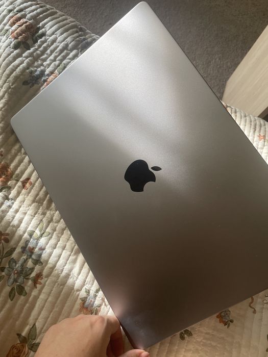 Продам ноутбук MacBook Pro 16