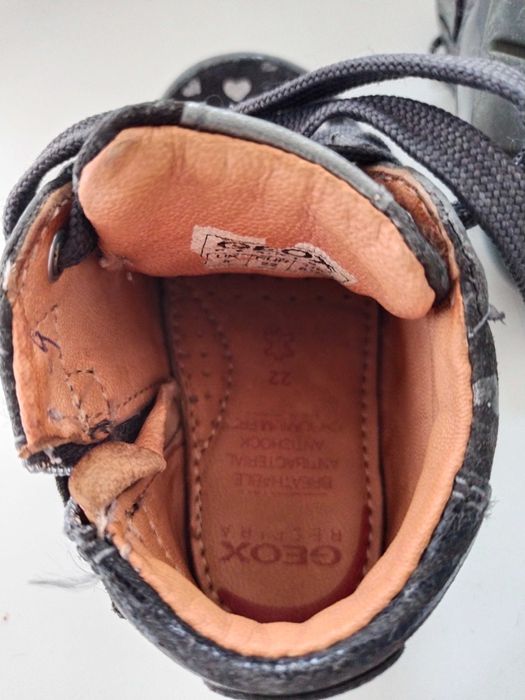 Обувь детская продам