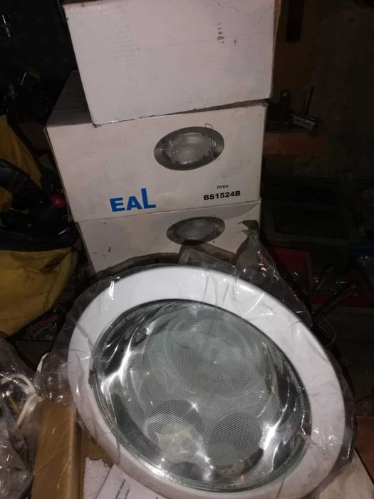 Продавам осветителни тела