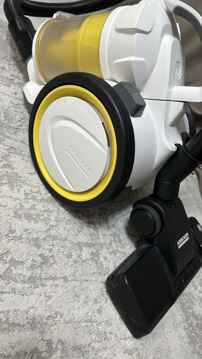 Пылесос karcher в отличном состояний