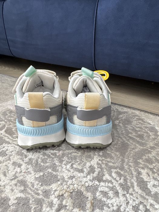 Продам новые кроссовки