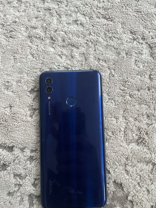 Телефон HONOR.