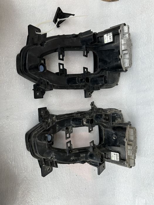 Leduri bară stânga dreapta vw t roc.cod:2ga941056.2ga941055.