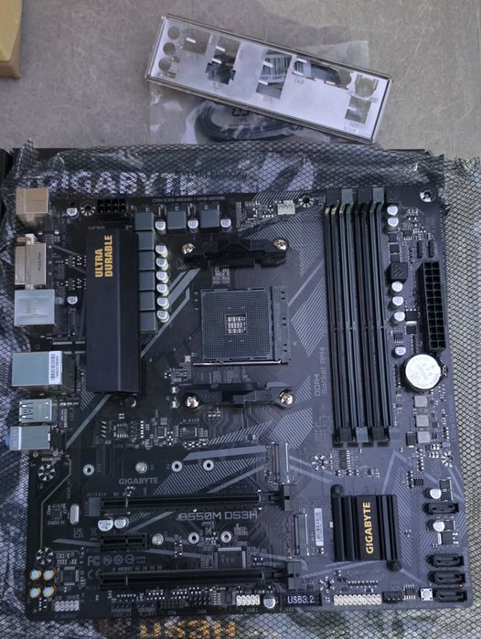 Дъно за компютър Gigabyte B550M DS3H