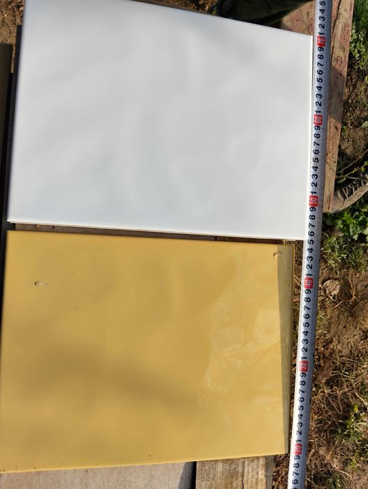 Продавам фаянсови плочки за баня.