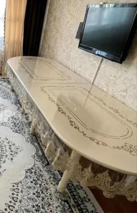 Стол для гостиной