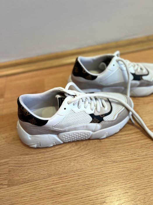 Guess Дамски кецове маратонки размер 39, Оригинал, Отлично състояние