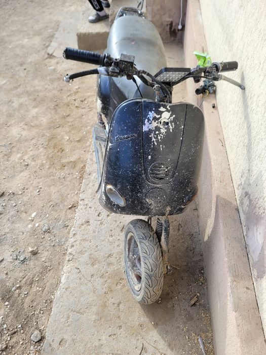 Se dă la schimb  un scuter piaggio Vespasian 2t 80cc