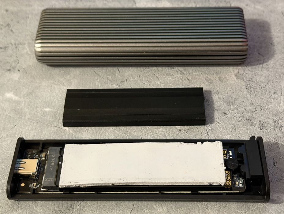 Продам внешний SSD на 1 TB