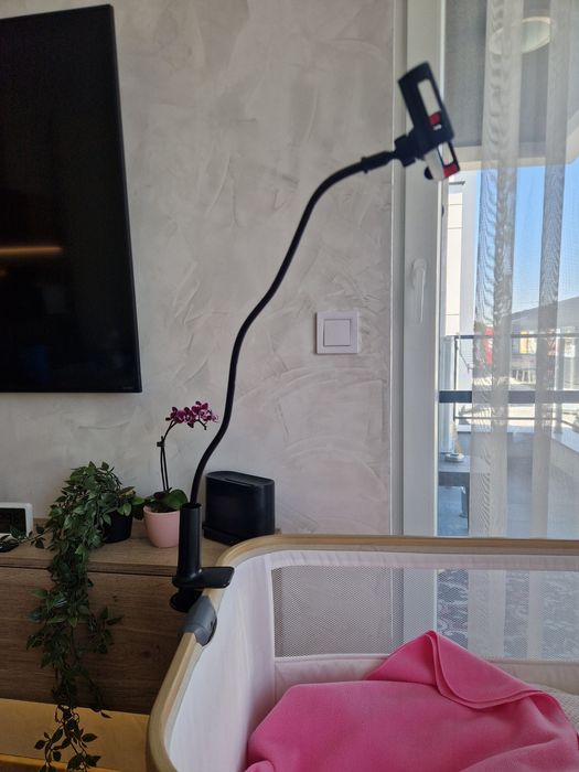 Стойката за таблет и телефон