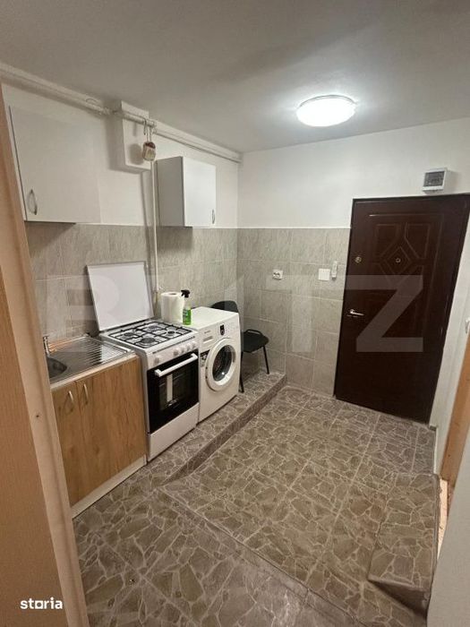 Garsoniera cu baie proprie, 24 mp, etaj 2, centrala, mobilata, utilata