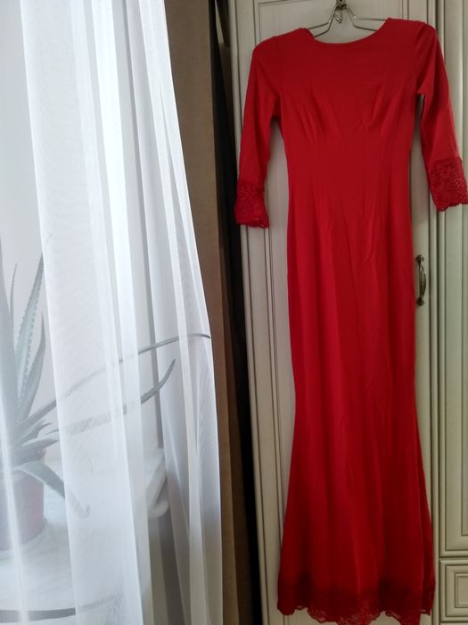 Продам платья, костюмы