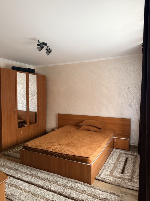 Vand casa spatioasa, teren 7800mp