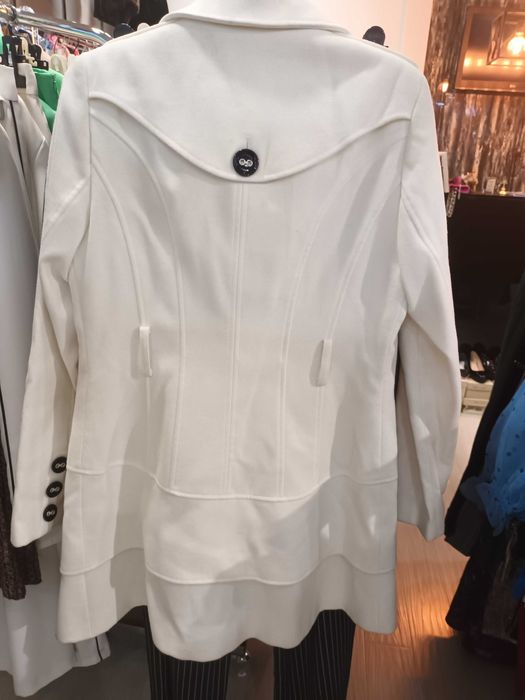 Продам пальто белое