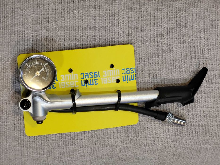 3/19 pompa suspensie 300 psi(identic cu RockShox)