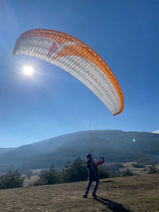 Курс по парапланеризъм в София, продажба на парапланери и екипировка