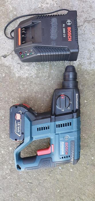 Ciocan rotopercutor bosch profesional.