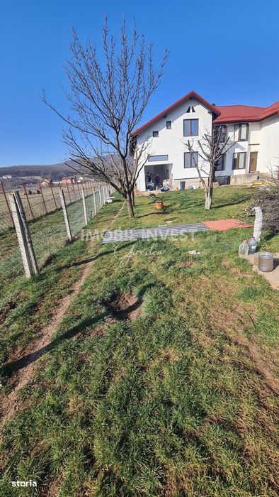 Duplex 200 mp utili, 5 camere , 3 bai, 575 mp teren,S+P+E, zona Cetate