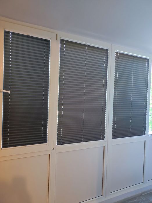 Jaluzele plisate cu material textil opac sau semitransparent