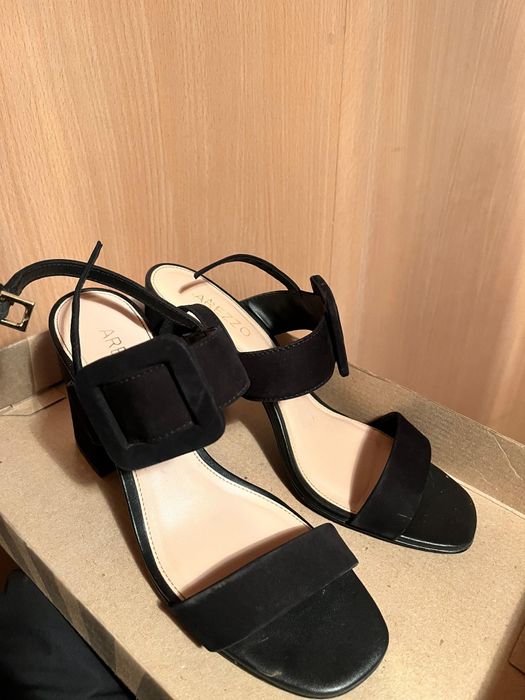 Обувь отличная можно ещё долго носить.