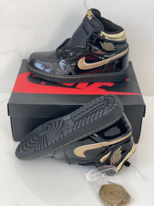 Air Jordan 1 Retro High Black Metallic Gold Dark